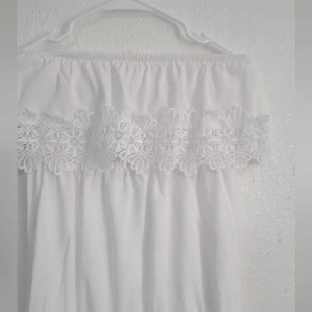 Solitaire White Lace Off-Shoulder Dress - Picture 7 of 11